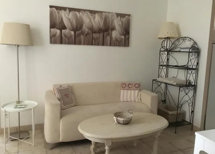 Le De La Cure דירה