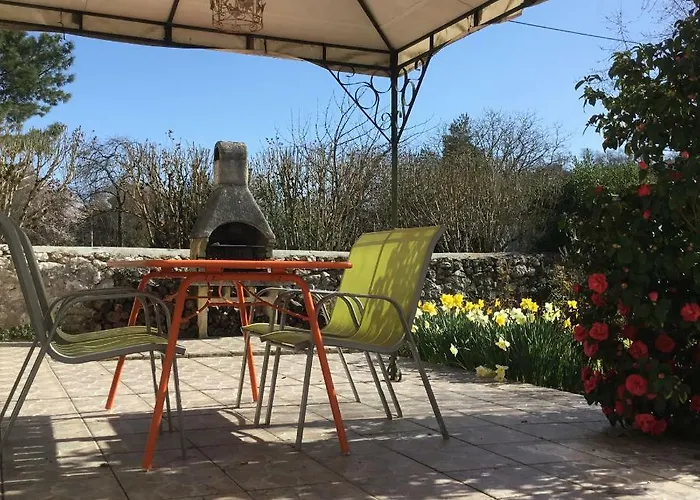 Le De La Cure דירה